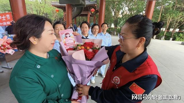 心企业致敬白衣天使凝聚社会温情pg电子模拟器免费试玩沈阳爱(图4)